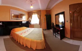 آپارتمان یک خوابه دو نفره (اقامت با صبحانه)