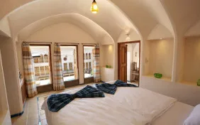 اتاق سه تخته شاه نشین (اقامت با صبحانه)