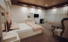 ويلاي اختصاصي استخردار يکخوابه چهار نفرهB (اقامت با صبحانه)