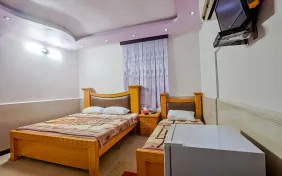 اتاق سه تخته (اقامت با صبحانه)