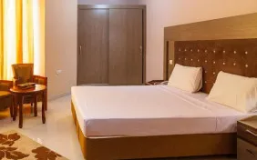 اتاق دو تخته دبل کلاس B (طبقه همکف) (اقامت با صبحانه)