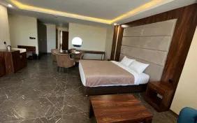 اتاق شش تخته رو به دریا (اقامت)