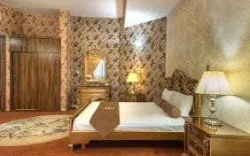 سوئيت رويال یک خوابه دو نفره (اقامت با صبحانه)