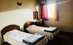 اتاق دو تخته برای یک نفر (اقامت با صبحانه)