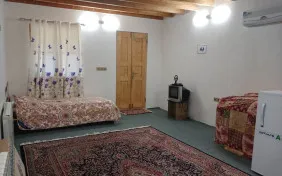 اتاق دونفره کف خواب(طبقه پایین) (اقامت باصبحانه)