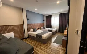 اتاق سه تخته لوکس(سینگل) (اقامت با صبحانه)