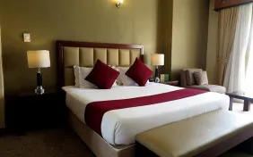 اتاق سه تخته رو به پارک (اقامت با صبحانه)