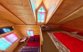 کلبه چوبی دو نفره کفخواب (اقامت با صبحانه)