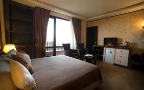 سوئیت جونیور چهار نفره (اقامت با صبحانه)