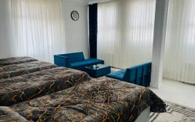 اتاق پنج تخته ( فاقد سرویس بهداشتی اختصاصی ) (اقامت بدون صبحانه)