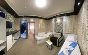 اتاق کانکت ده نفره (اقامت با صبحانه)