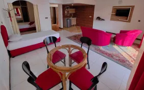 اتاق سه تخته (اقامت با صبحانه)