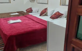 اتاق سه تخته پنج دری (اقامت با صبحانه)