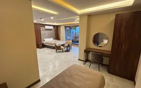 اتاق سه تخته رو به دریا (اقامت)