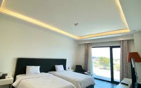 دو تخته توئین با دید غیر مستقیم به دریا (اقامت با صبحانه)