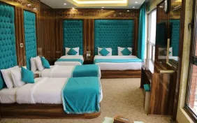 اتاق جونیور پنج نفره (اقامت با صبحانه)