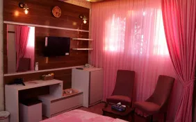 اتاق یک تخته کینگ داخلی (پنجره رو به پاسیو) (اقامت با صبحانه)