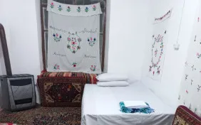 اتاق دوتخته خانه پلی (اقامت باصبحانه)