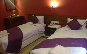 سوئیت یک خواب سه تخته(یک تخت دبل+کاناپه) (اقامت با صبحانه)