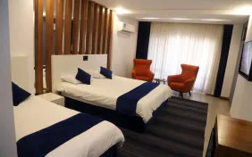 اتاق سه تخته لوکس (اقامت با صبحانه)