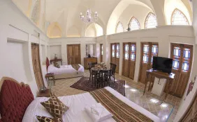 اتاق سه تخته اعیانی 105 (اقامت با صبحانه)