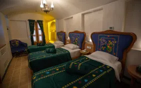 اتاق سه تخته زیرزمین (سینگل) (اقامت با صبحانه)