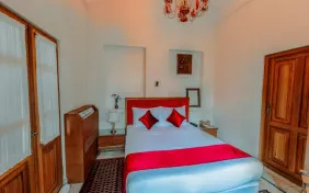 اتاق دو تخته دبل 104(هفت پله به سمت بالا) (اقامت با صبحانه)