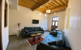 سوئیت یکخوابه سه تخته خورشید (اقامت با صبحانه)