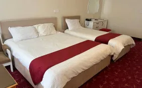 سوئیت یک خوابه رویال سه نفره (اقامت باصبحانه)