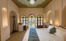 اتاق دوتخته هشتی (اقامت با صبحانه)