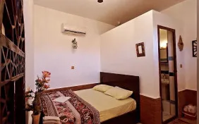 اتاق دو تخته رزنده (اقامت با صبحانه)