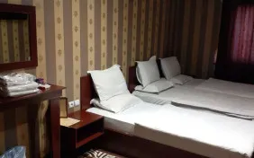 اتاق سه تخته (اقامت با صبحانه)