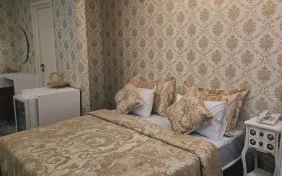 اتاق دوتخته رویال ویو خیابان (اقامت با صبحانه)