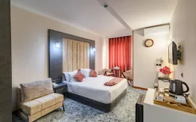 اتاق دو تخته برای یک نفر (اقامت با صبحانه)