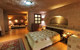 سوئیت چهارنفره با جکوزی (اقامت با صبحانه)