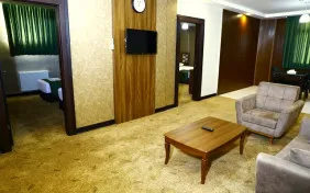 آپارتمان دو خوابه پنج نفره (اقامت با صبحانه)