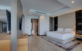 رویال سوییت استاندارد دونفره ویو جنگل طبقات 19 تا 23 (اقامت باصبحانه)