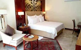 کابانا دو نفره در محوطه باغ (اقامت با صبحانه)