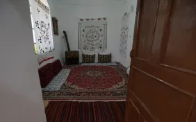 اتاق چهار نفره کفخواب خانه بلند (اقامت باصبحانه)