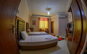 اتاق دو تخته توئین کلاس B (طبقه همکف) (اقامت با صبحانه)