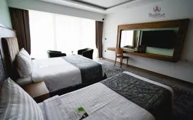 اتاق سه تخته بال شرقی(بازسازی شده)دریا (اقامت با صبحانه)