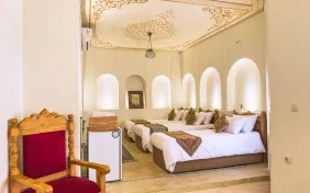 اتاق سه تخته رواق (اقامت با صبحانه)