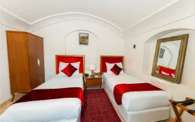 اتاق یک تخته101(دو پله به سمت پایین) (اقامت با صبحانه)