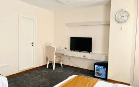 سوئیت چهار نفره 90 متری یکخوابه ویو دریا (اقامت با صبحانه)