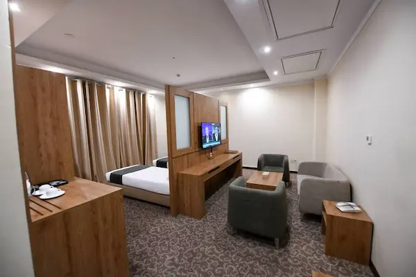 سوییت استودیو سه نفره (صبحانه)