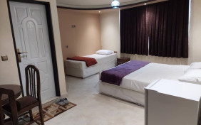 اتاق سه تخته طبقه اول (اقامت باصبحانه)