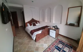 اتاق دو تخته دبلvip(حیاط اختصاصی) (اقامت با صبحانه)