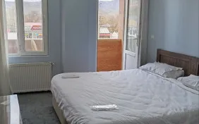 اتاق دو تخته دبل تراس دار (ویو باغ. کوه . جاده ) (اقامت با صبحانه)