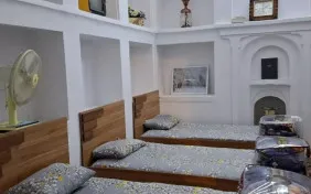 اتاق سه تخته ارغوان (اقامت بدون صبحانه)