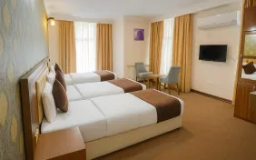 اتاق سه تخته (اقامت با صبحانه)